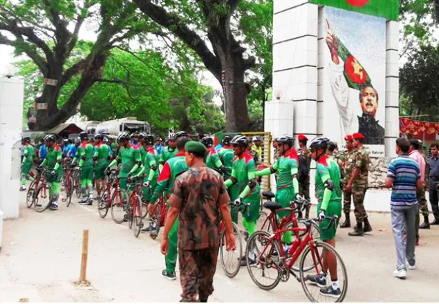 বাংলাদেশ- ভারত সেনাবাহিনীর যৌথ সাইকেল র‌্যালী বেনাপোল দিয়ে ভারতে