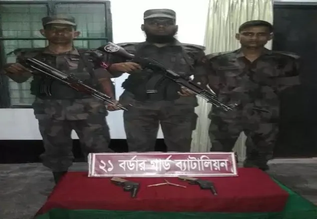 বেনাপোলে কবরস্থান থেকে অস্ত্র উদ্ধার 