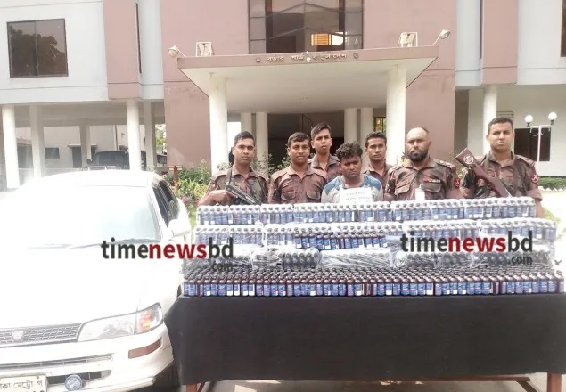 ভারত থেকে আসা ২৩০০ পিচ ফেনসিডিলসহ মাদক ব্যবসায়ী আটক 