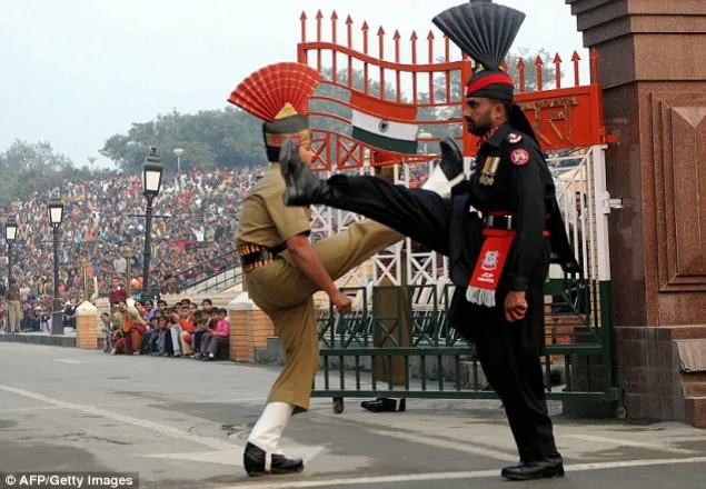 ভারত-পাকিস্তান সংঘাত নিরসনে মধ্যস্ততা করবেন ট্রাম্প প্রশাসন 