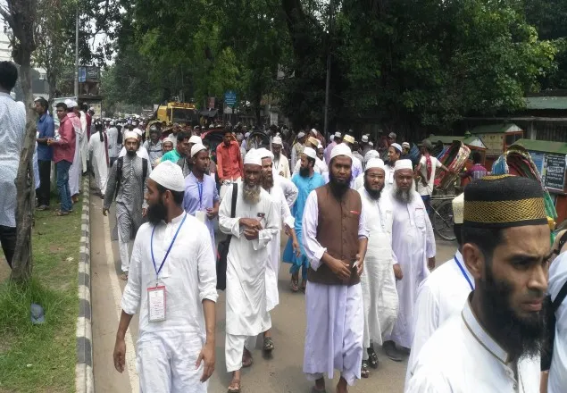 ঢাকার পথে ওলামা মাশায়েখরা
