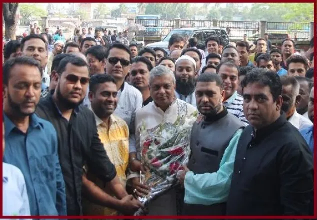 মেয়র হিসেবে চেয়ারে বসলেন আরিফুল হক 