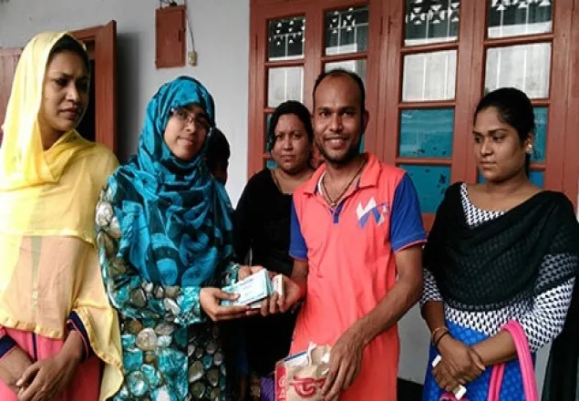 বাজারের ব্যাগে পাওয়া লাখ টাকা ফেরত দিল রাবি শিক্ষার্থী 