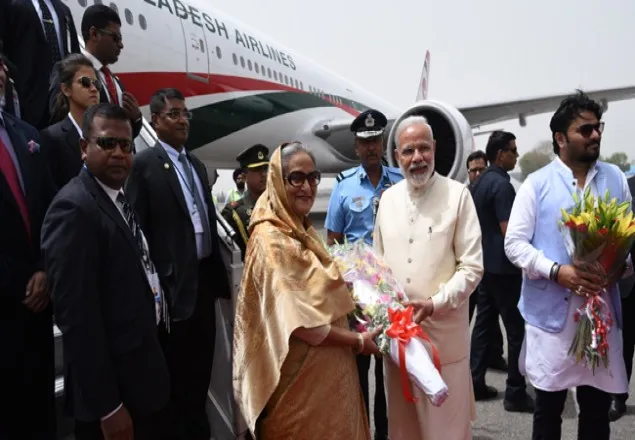 দিল্লিতে প্রধানমন্ত্রীকে উষ্ণ বরণ