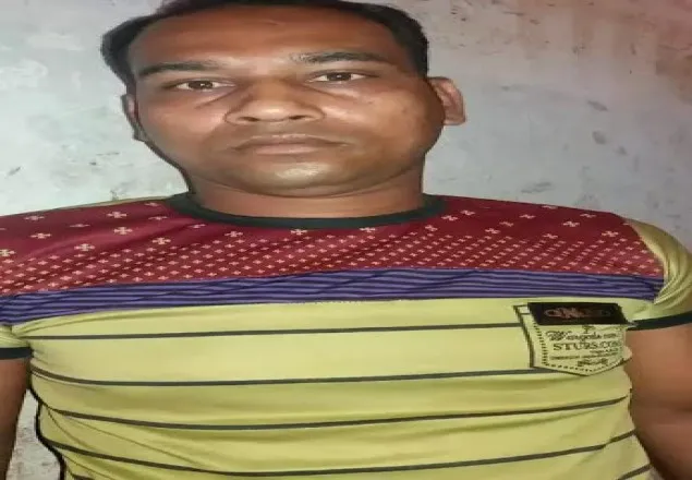 ১৭ বছরের সাজাপ্রাপ্ত আসামি অস্ত্রসহ আটক!