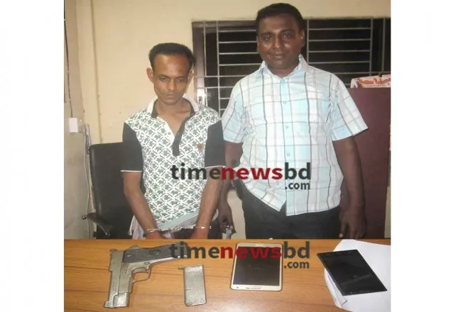 বেনাপোলে অস্ত্র গুলিসহ সন্ত্রাসী আটক 