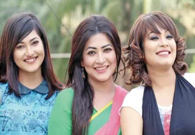 নাটকে সুন্দরীরা 