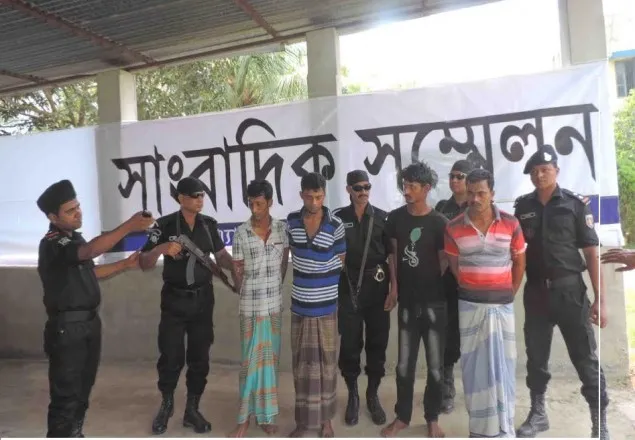 পাবনায় অস্ত্র-গুলিসহ ৪ ডাকাত আটক