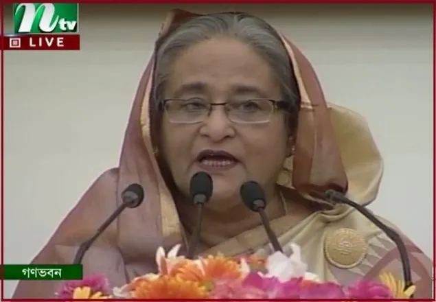 প্রধানমন্ত্রীর সংবাদ সম্মেলন চলছে 