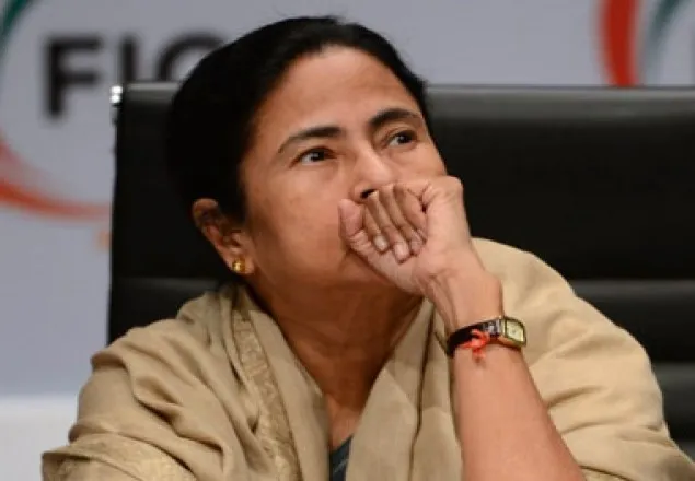 মমতাকে শিরচ্ছেদের জন্য ১১ লাখ রুপি পুরস্কার ঘোষণা