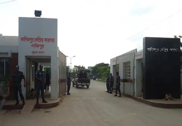 কাশিমপুর কারাগারে পৌঁছেছে দুটি অ্যাম্বুলেন্স