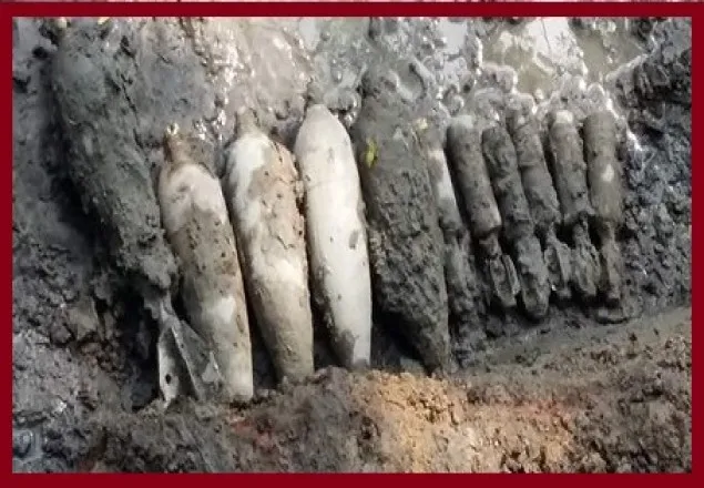 নর্দমা খননকালে ১১টি মর্টার শেল উদ্ধার 