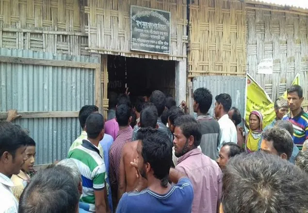 নীলফামারীতে ১০ টাকার চালে ওজনে কম দেয়ার অভিযোগ