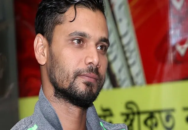 মাশরাফির পরিবার বহনকারী গাড়ি দুর্ঘটনার কবলে 