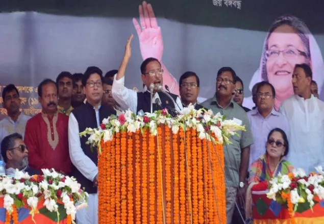আ.লীগে ঢুকে পড়েছে ফার্মের মুরগি!  