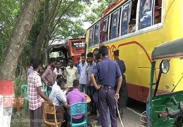 খুলনায় যানবাহনের বিরুদ্ধে বিআরটিএর অভিযান