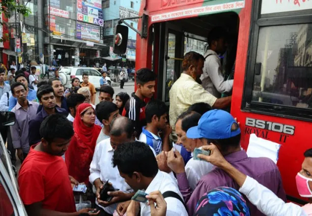 বাস মালিকদের নৈরাজ্যে যাত্রীদের ভোগান্তি