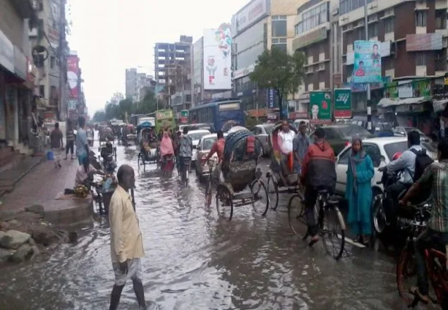 সাগরে লঘুচাপ : বৃষ্টিতে দুর্ভোগ