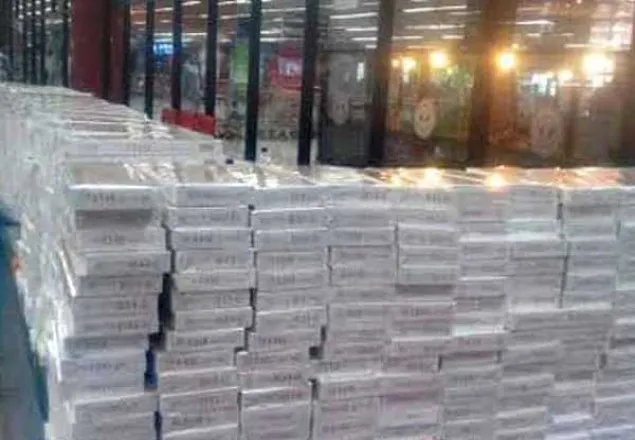 শাহজালালে ৩শ’ কার্টন বিদেশি সিগারেট জব্দ