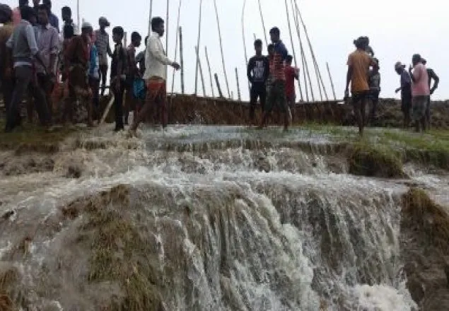 পাকনার হাওরের বাঁধও ভেঙে গেছে