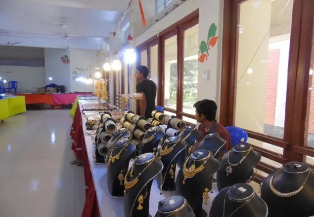 লালমনিরহাটে প্রশাসনের হলরুমে চলছে প্রতারণা মেলা !