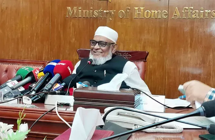 অভিযোগ আমলে না নিলে দেশে ফেসবুক-ইউটিউব বন্ধ করে দেবে সরকার