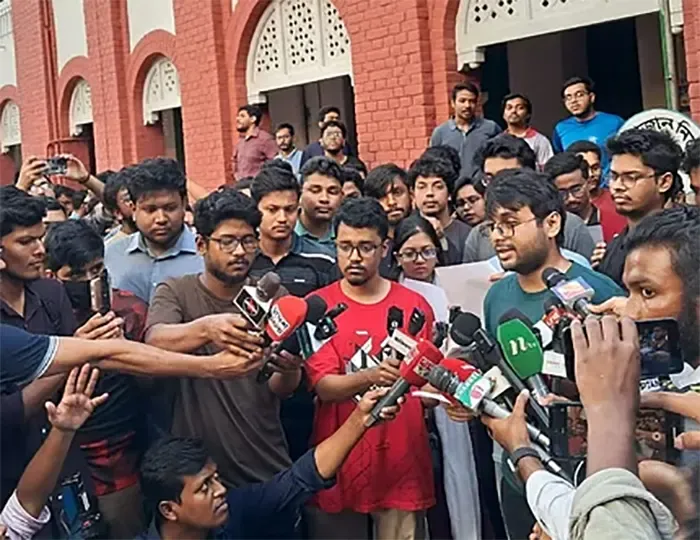 নিরাপত্তাহীনতায় বুয়েটের আন্দোলনরত শিক্ষার্থীরা