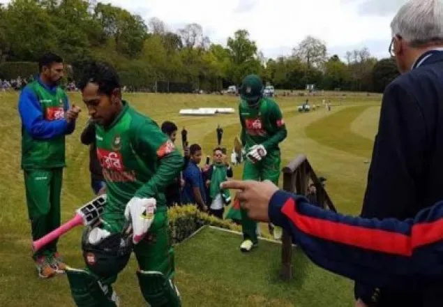 বৃষ্টিতে বিফলে গেল মুশফিকের সেঞ্চুরি