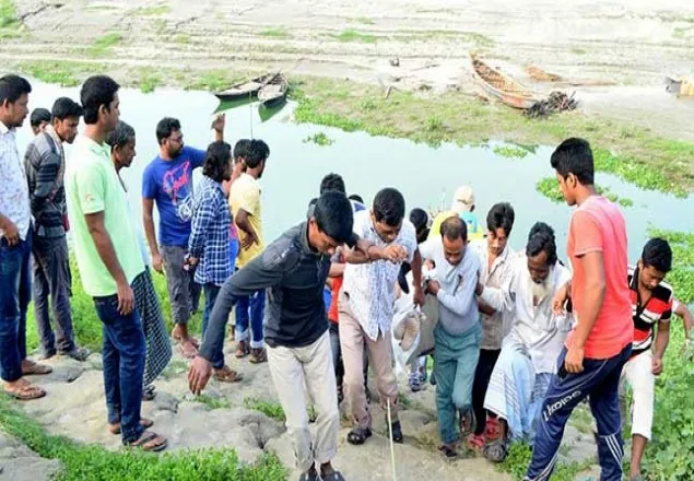 পদ্মায় নৌকাডুবিতে নিখোঁজ পাঁচজনের লাশ উদ্ধার
