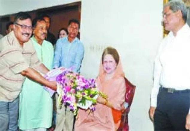 আ. লীগ পালানোর জন্য তৈরি: খালেদা