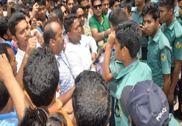 বরিশালে ছাত্রদলের মিছিলে পুলিশের লাঠিচার্জ, আহত ৬