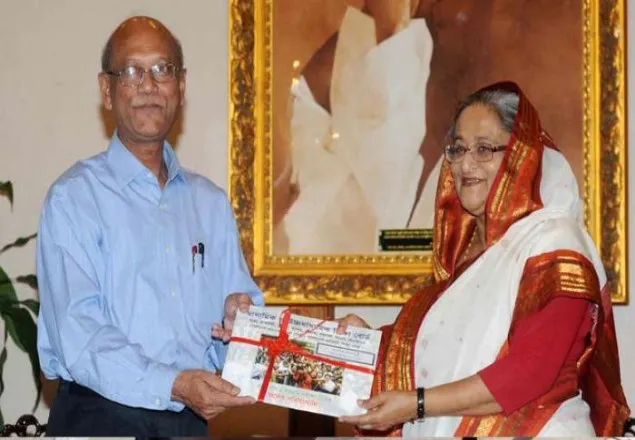 প্রধানমন্ত্রীর কাছে এসএসসি ও সমান পরীক্ষার ফল হস্তান্তর