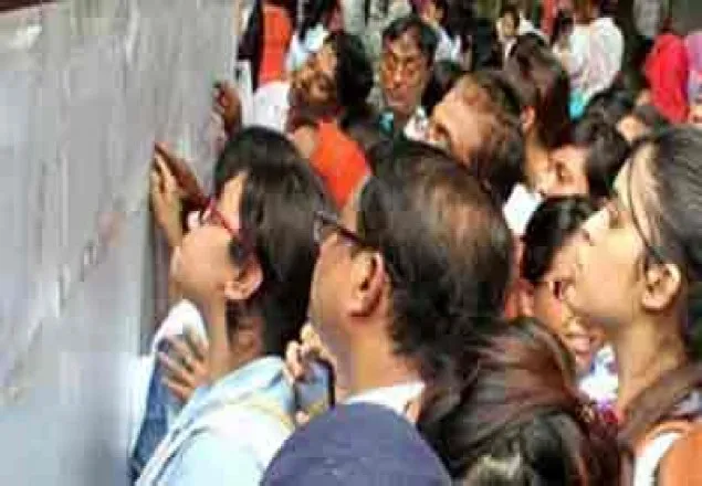 এসএসসিতে ভোলায় পাসের হার ৭০. ৫৮, মেয়েরা এগিয়ে