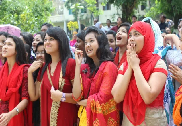 পাসে এগিয়ে মেয়েরা জিপিএ-৫-এ ছেলেরা