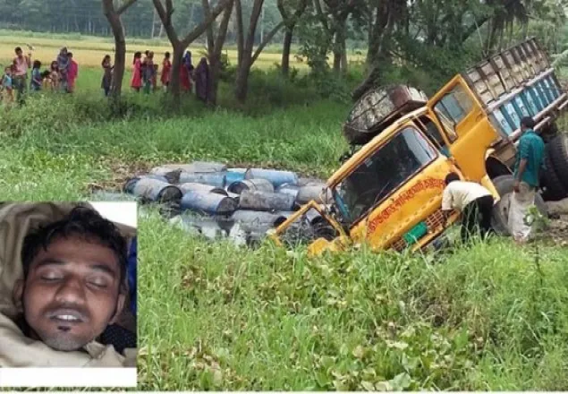 সেনবাগ ট্রাক নিয়ন্ত্রন হারিয়ে খালে, চালক নিহত