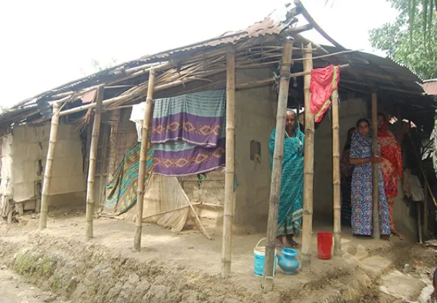 জীবিকার সন্ধানে গ্রাম ছাড়ছে হাওর পাড়ের মানুষ