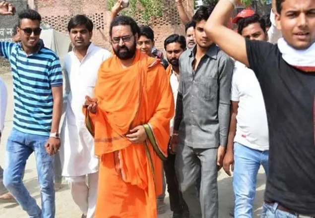 পাথর ছোঁড়ার প্রতিবাদে সহস্রাধিক সন্ন্যাসী যাচ্ছে কাশ্মিরে