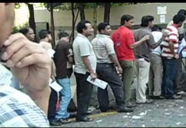 মালয়েশিয়ায় বাংলাদেশ হাইকমিশনে তালা(ভিডিও)