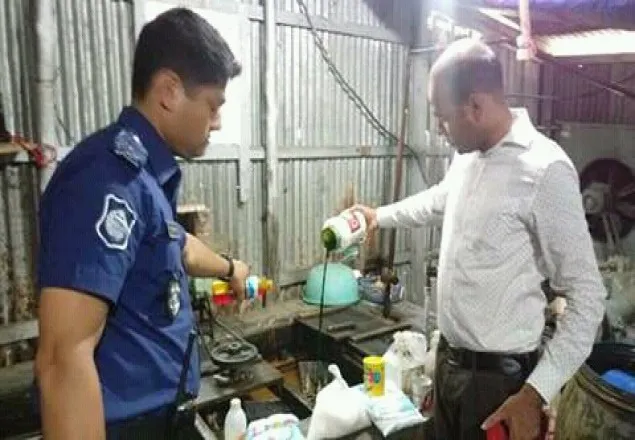 সীতাকুণ্ডে বিভিন্ন প্রতিষ্টানে ভ্রাম্যমাণ আদালতের অভিযান 