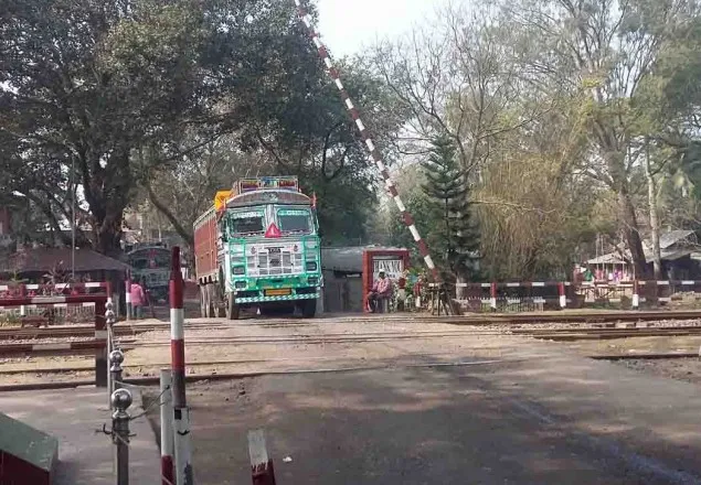 হিলি স্থলবন্দর দিয়ে আমদানি-রপ্তানি বন্ধ