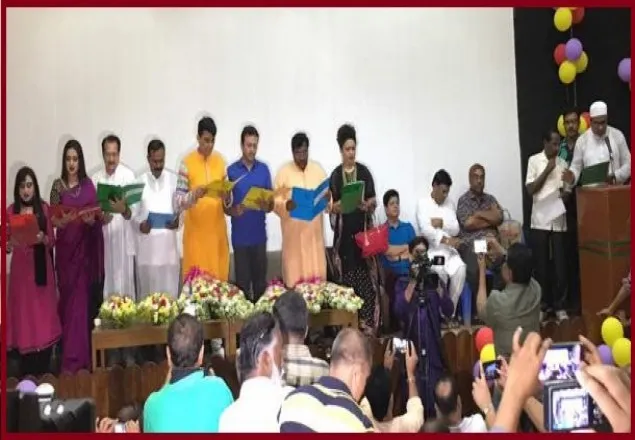 আদালত অবমাননা করে চলচ্চিত্র সমিতির নেতাদের শপথগ্রহণ! 