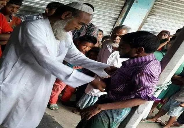 চুরির অভিযোগে খুঁটিতে বেঁধে মারপিট