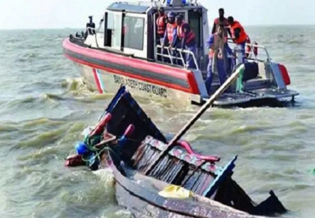 হঠাৎ কালবৈশাখী ঝড়ে ৬ জেলেসহ ট্রলার ডুবি