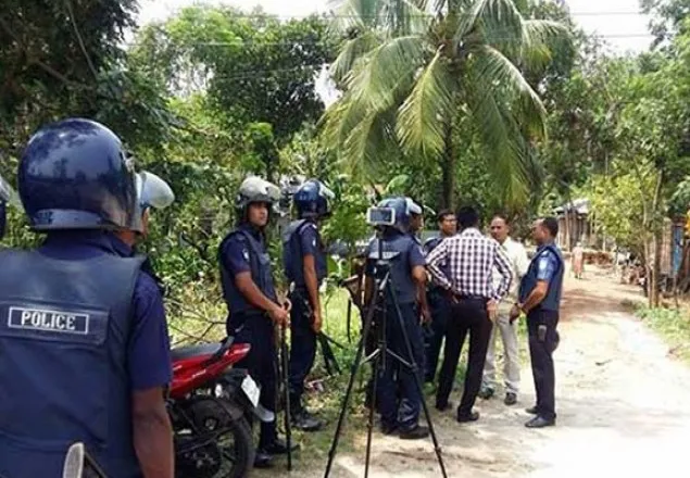 বাঁশবাগান থেকে দু’টি সুইসাইডাল ভেস্ট উদ্ধার: র‌্যাব 
