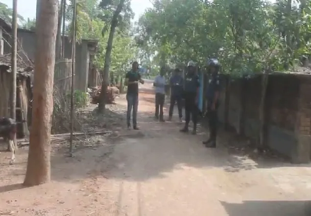 জঙ্গি আস্তানায় বিপুল বিস্ফোরক, আটক ২