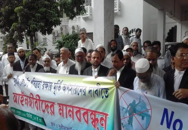 গ্রীকমুর্তি অপসারনের দাবিতে আইনজীবীদের আল্টিমেটাম
