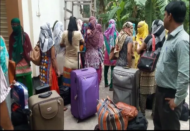 ভারতে পাচার হওয়া ১৯ বাংলাদেশী নারী দেশে ফিরলো