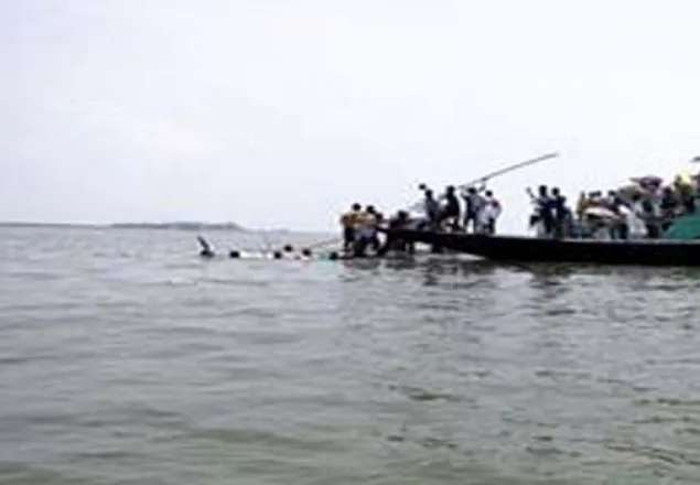 প্রধানমন্ত্রীর প্রোগ্রাম শেষে বাড়ি ফেরার পথে ট্রলার ডুবি