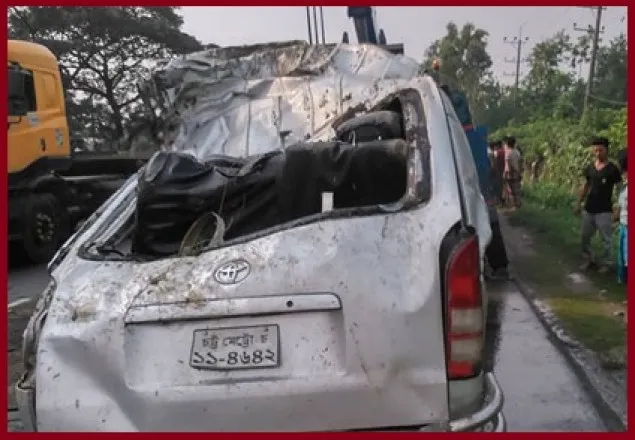 চট্টগ্রামে মাইক্রোবাস খাদে পড়ে নিহত ৩ 