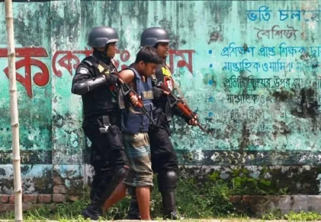 নরসিংদীর ‘জঙ্গি আস্তানার’ পাঁচজনের আত্মসমর্পণ